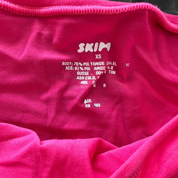 SKIMS FITS EVERYBODY LACE NEON PINK SET - Picture 4 of 4